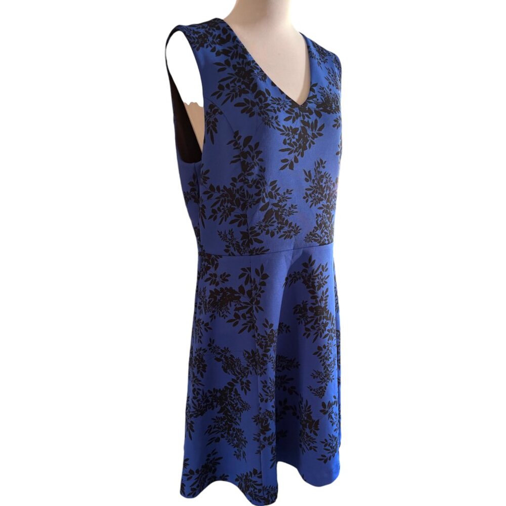 Vince Camuto Women's blue floral sleeveless fit and flare dress sz‎ M - Picture 3 of 11